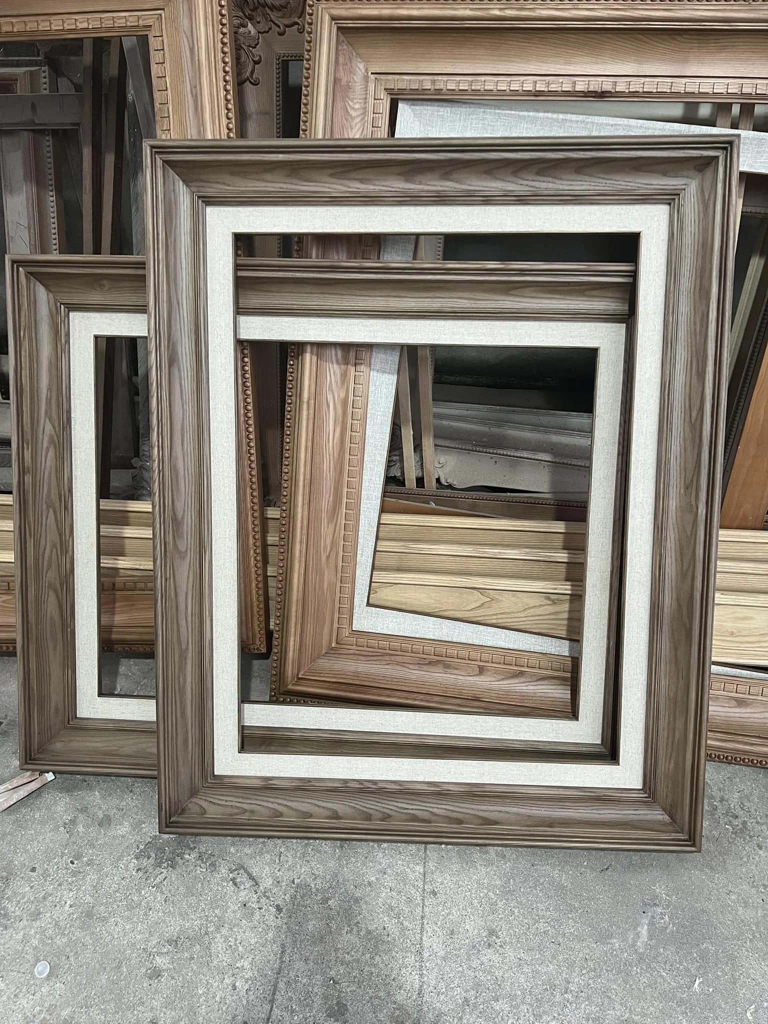 Khám phá Sự Nhẹ Nhàng và Tinh Tế trong Khung Tranh Gỗ