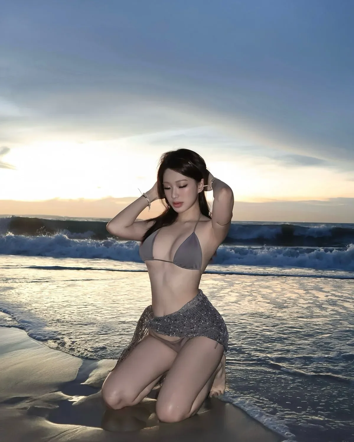 99+ Kiểu Tạo Dáng Với Bikini Đi Biển Cực Cháy (2)