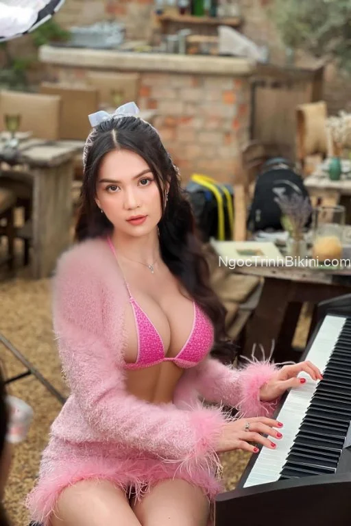 Ảnh 18 minh hoạ sex gái xinh bikini