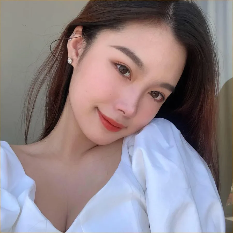 Trần Hà Linh sinh năm 2002 tại Hà Nội