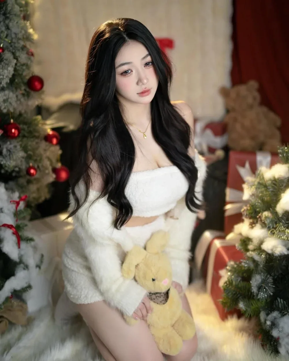 Visual viral từ trend phun nước Trần Hà Linh