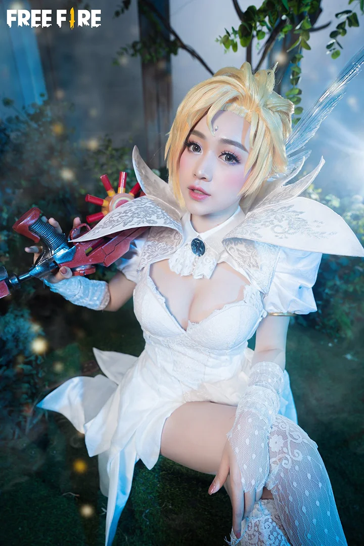 Free Fire tung cosplay Nữ Thần Quý Phái cực sexy - Hình ảnh 01