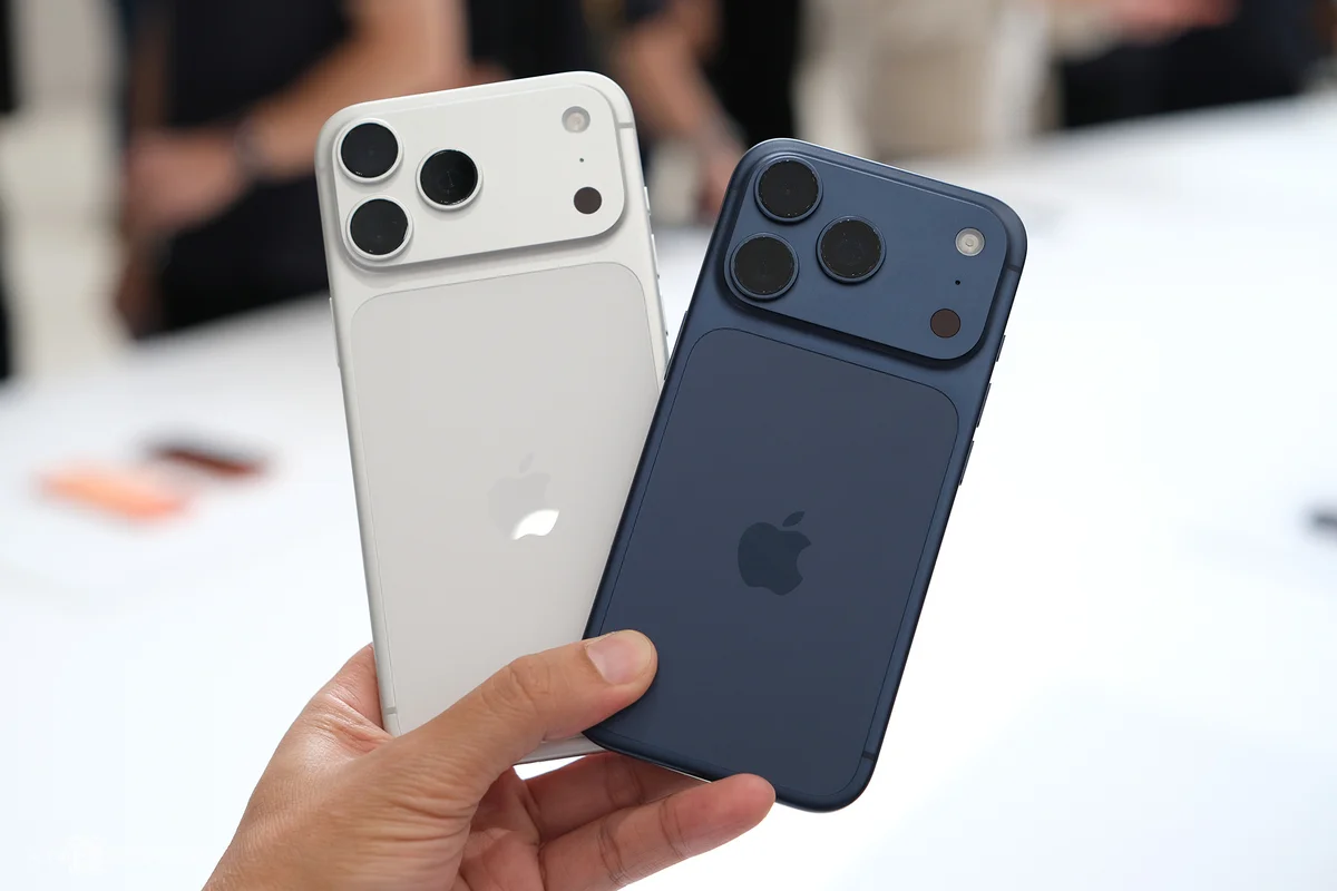 Hai phiên bản màu sắc của iPhone 17