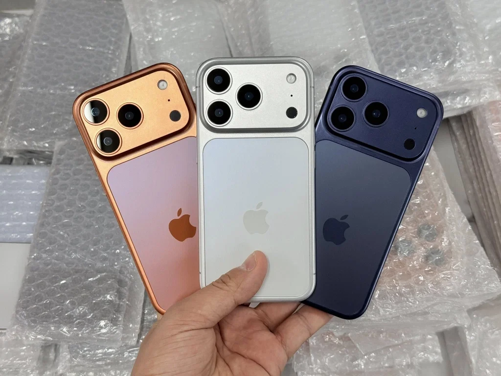Trên tay các mẫu điện thoại iPhone 17 với nhiều màu sắc