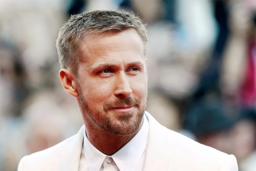 Ryan Reynolds with short