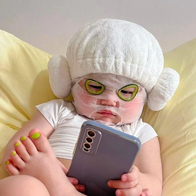 Ảnh meme hài hước về em bé có thể cho bạn để avatar của mình.